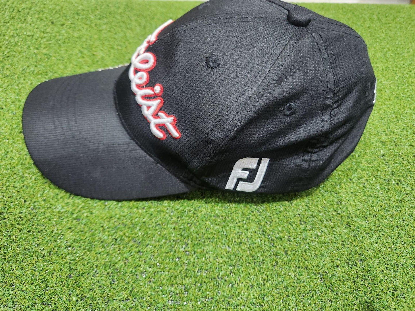 Black Titleist Golf Cap - One Size Fits All - Fixed Metal Badge - RARE