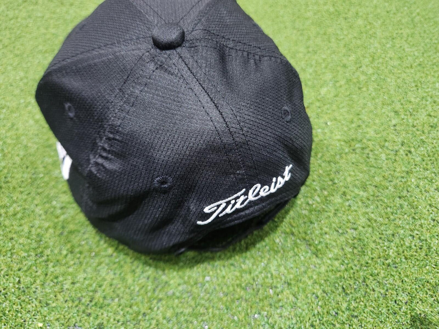 Black Titleist Golf Cap - One Size Fits All - Fixed Metal Badge - RARE